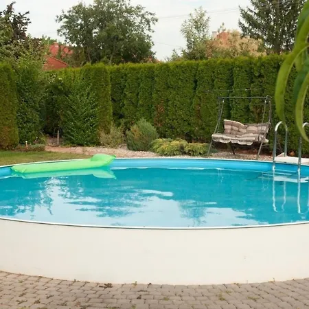 Holiday home Hochwertiges Steffi Mit Terrasse