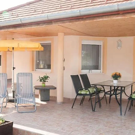 Hochwertiges Steffi Mit Terrasse * Balatonberény