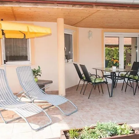 Nyaraló Hochwertiges Steffi Mit Terrasse Balatonberény